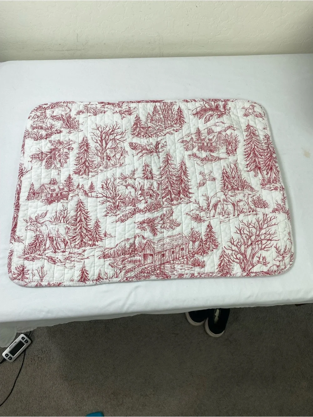 Aspen quilted accent